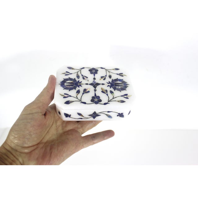 This is a beautiful white marble box inlaid with Lapis Lazuli and mother of pearl. This is in excellent condition, as seen...