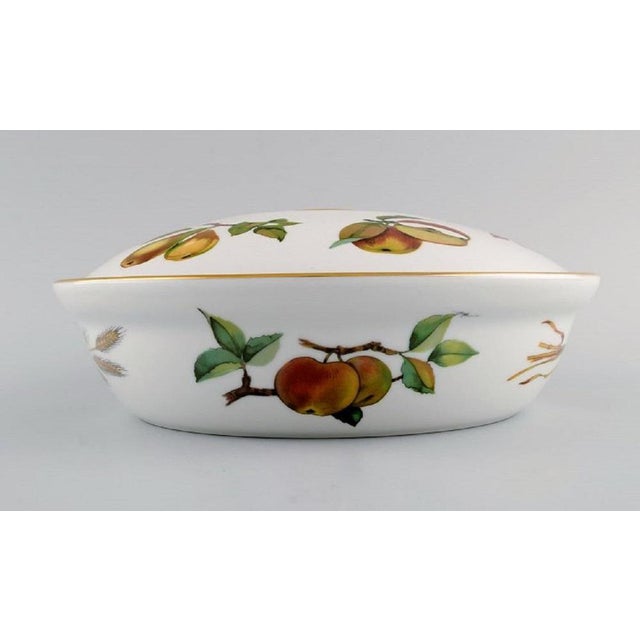 Ceramic England Evesham Lidded Tureen in Porcelain with Fruits from Royal Worcester, 1980s For Sale - Image 7 of 8