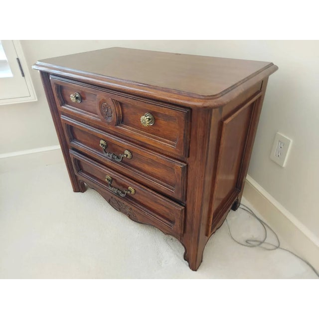 French Country Pair of Thomasville Country French Nightstands For Sale - Image 3 of 6