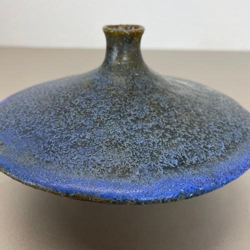 Abstract Ceramic Studio Pottery UFO Vase from Gerhard Liebenthron, 1968 For Sale - Image 13 of 18