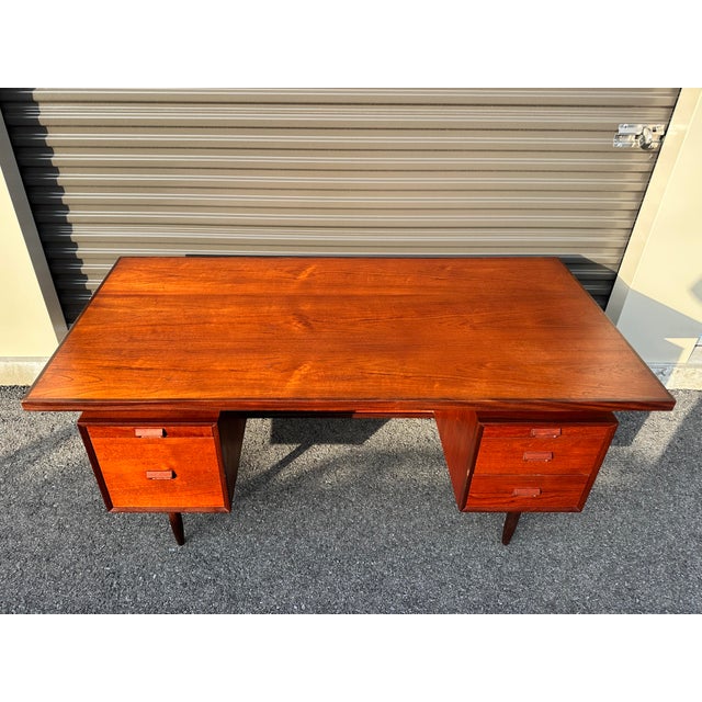 1960s Executive Desk W/ Floating Top For Sale - Image 5 of 8