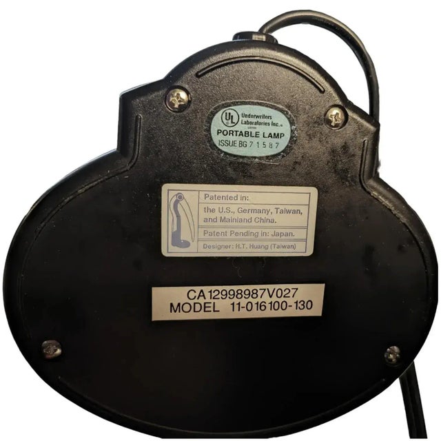 1990s H. T. Huang Pop Art Toucan Pelican Desk Lamp, Taiwan For Sale - Image 10 of 10