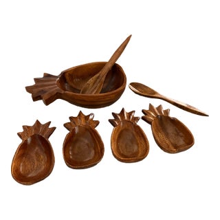Vintage Hand Carved Monkey Pod Pineapple Serving Set - 7 Pieces. For Palm Beach Regency, Tropical, Tiki Bar, Luau, Beach Decor or Coastal Entertaining For Sale