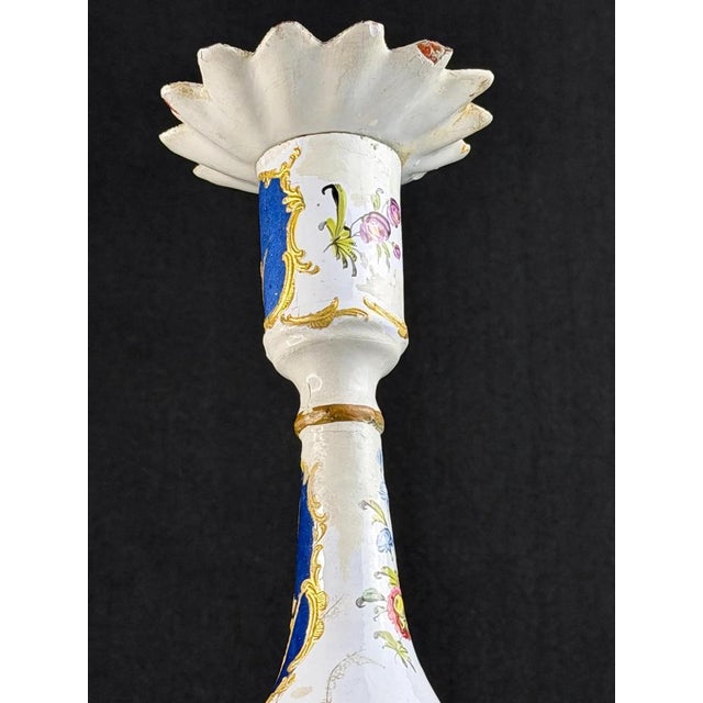 Enamel Candlestick attributed to South Staffordshire / Bilston, 1765-1775 For Sale - Image 11 of 13