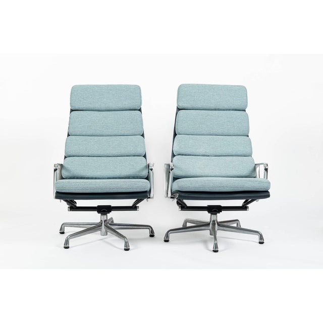 Eames Soft Pad Recliner for Herman Miller, Blue Gray Aluminum Group Lounge Chair For Sale - Image 17 of 17