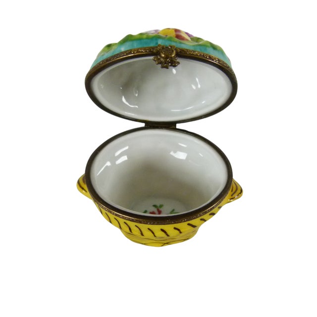 Metal 1980s Limoges France Flower Basket Peint Main Hinged Trinket Box, Signed With Artist Initials For Sale - Image 7 of 9