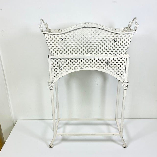 1970s Mid-Century Boho Chic Coastal Victorian Tole Metal Flat Bar Lattice Plant Stand. For Sale - Image 10 of 13