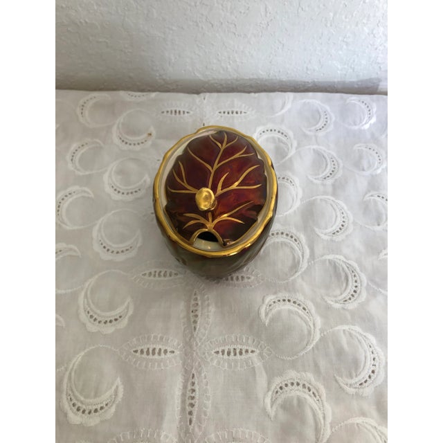 Ceramic 1940s English Carlton Ware China Rouge Royal Hand-Painted Ruby & Gold Leaf Lidded Condiment Jar For Sale - Image 7 of 11