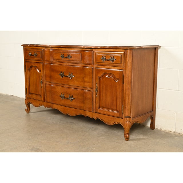 French Provincial Thomasville French Provincial Louis XV Carved Walnut Sideboard Credenza, Circa 1970s For Sale - Image 3 of 16