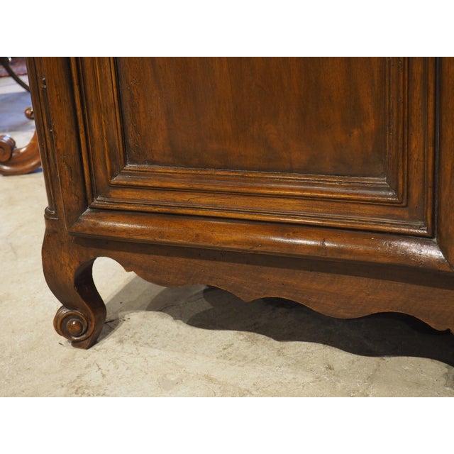 French Louis XV Lyonnais Walnut Buffet With Original St. Cyr Stone Top, C. 1760 For Sale - Image 4 of 18