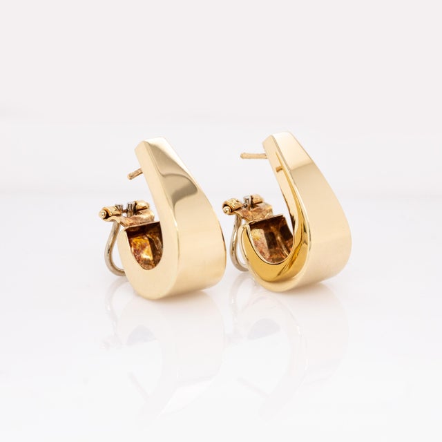 Contemporary 7.4g Estate Hoop Earrings: Solid 14k Yellow Gold, A Pair For Sale - Image 3 of 6