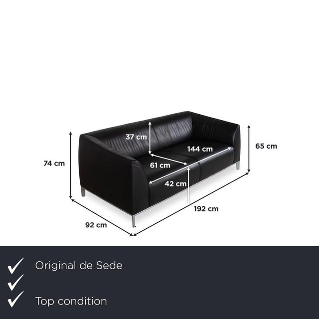 The ds-276 by de sede is distinguished by its unique character: generously curved, taut outer surfaces meet a linear frame...