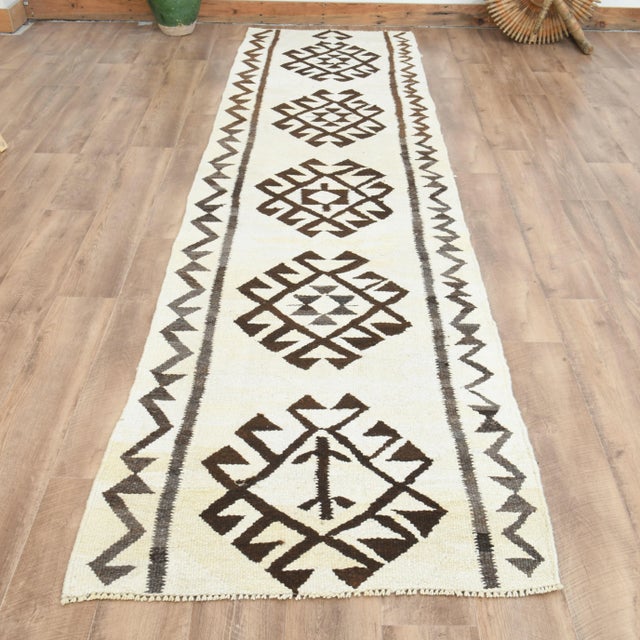 1970s Turkish Oushak Handmade Wool Cotton Beige Runner Rug For Sale In San Francisco - Image 6 of 11
