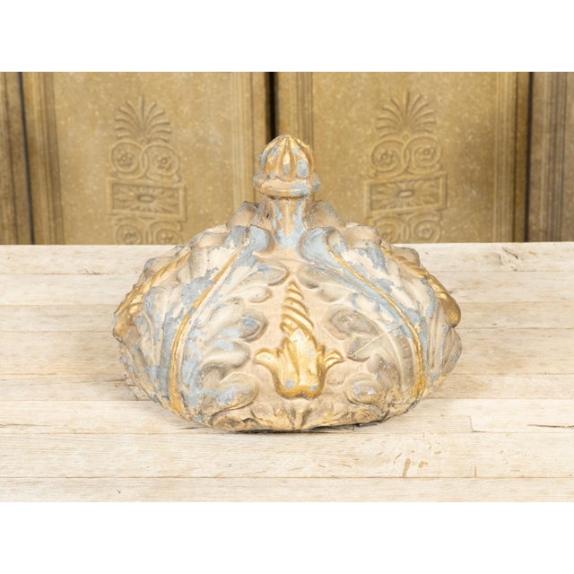 Italian 19th Century Italian Painted and Parcel Gilt Tôle Bed Corona with Foliage Motif and Finial For Sale - Image 3 of 10