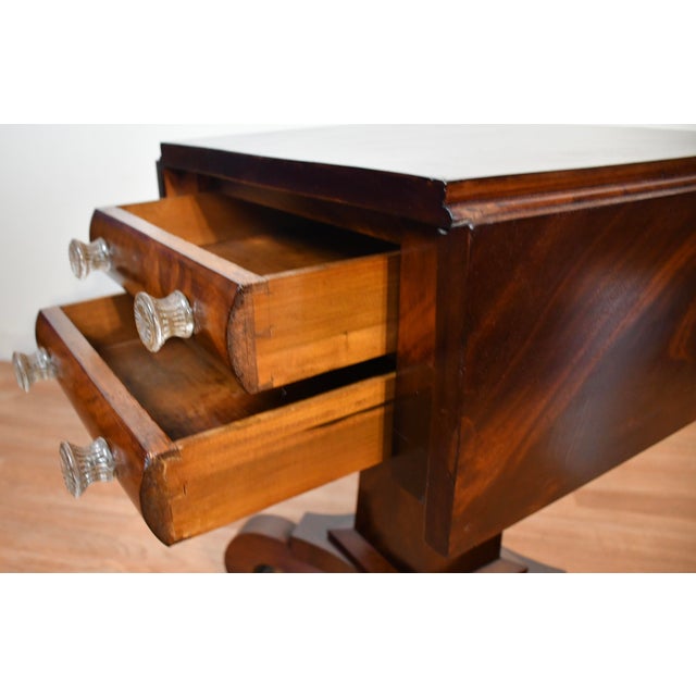 1880s Antique American Empire Crotch Mahogany Pembroke Drop-Leaf Work Table For Sale - Image 16 of 18