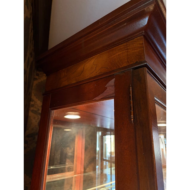 Attributed to Hekman Furniture Glass Front Display Cabinet With Burled Wood, Mirrored Back, Lighted and Glass Shelves, For Sale - Image 12 of 14