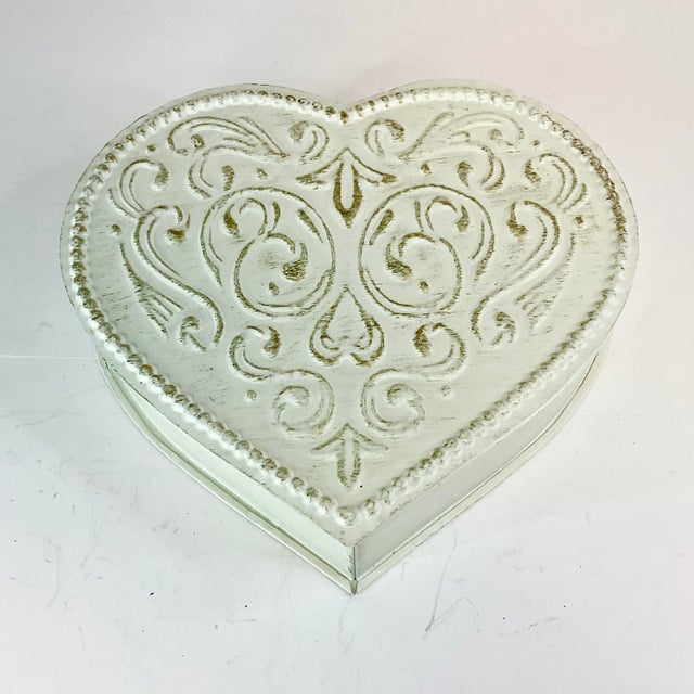 Antique White Vintage Boho Chic Italian Tole Valentine Heart Hinged Box in Antique White For Sale - Image 8 of 8