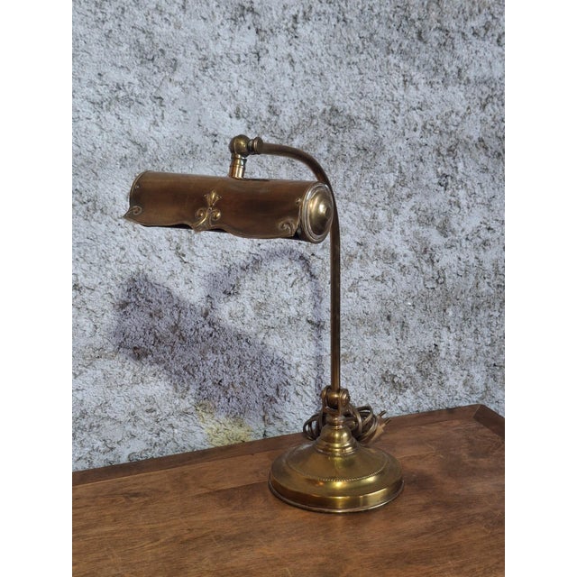 Art Nouveau Belle Époque Desk Lamp in Brass with Articulated Arm, 1890s For Sale - Image 5 of 10