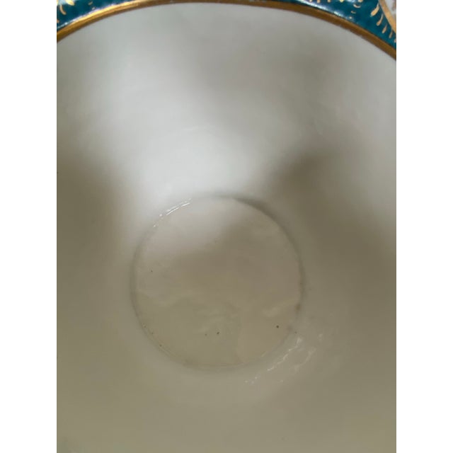 1980s Chinoiserie Porcelain Cachepot With Peacocks For Sale - Image 10 of 12