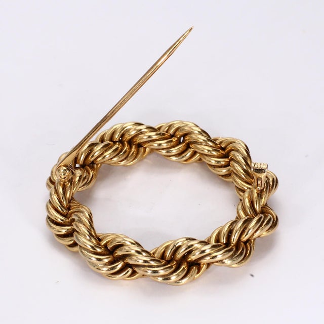 Contemporary Tiffany & Co. 14k Yellow Gold Rope-Style Brooch For Sale - Image 3 of 5