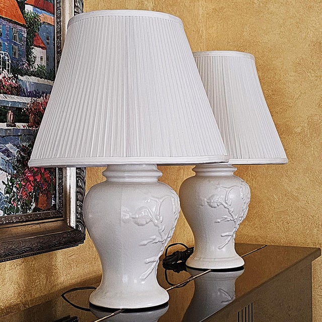 Pair of Vintage White Ceramic Ginger Jar Table Lamps With Floral Relief & Diane Shades For Sale - Image 11 of 18