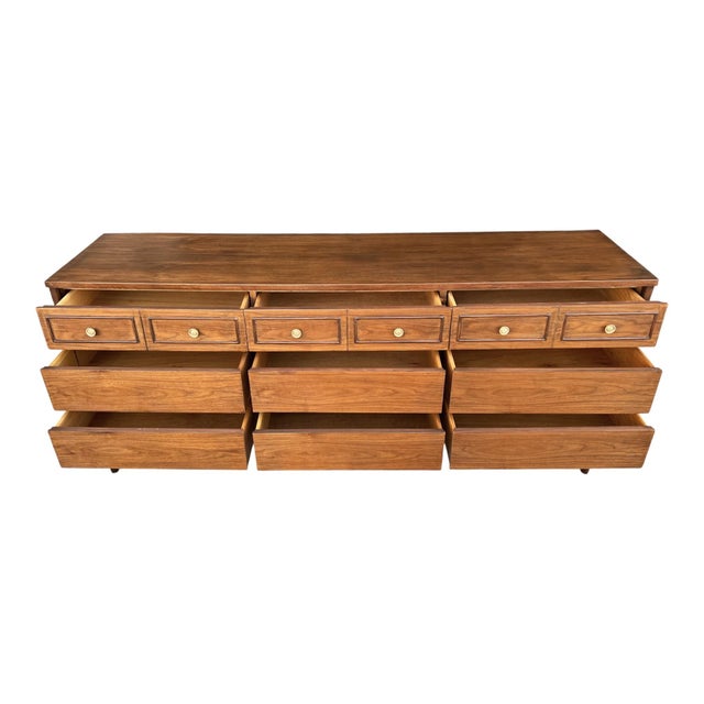 1960s Vintage 1960s Walnut MCM Dresser With Tapered Legs For Sale - Image 5 of 9