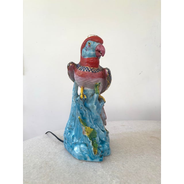 Hollywood Regency Vintage Chinoiserie and Hollywood Regency Parrot Lamp For Sale - Image 3 of 7