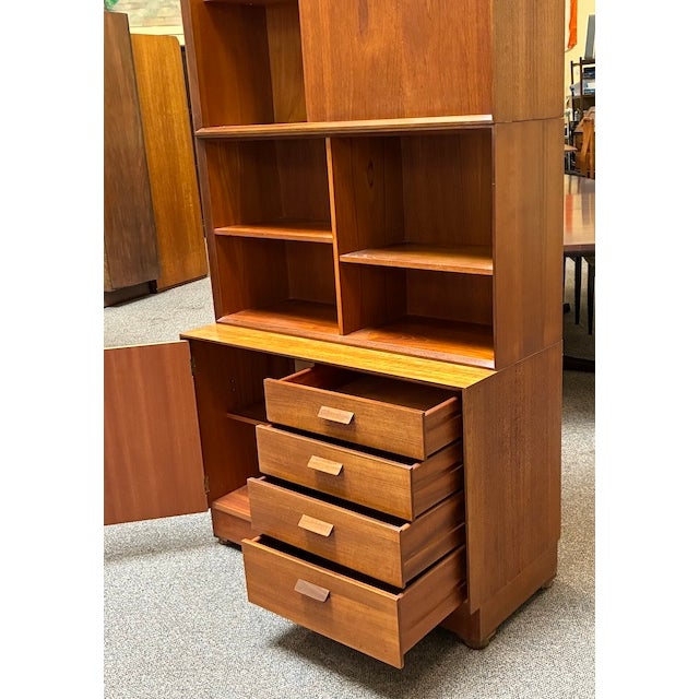 Mid 20th Century Mid Century Modern Teak Three Tier Bookcase / Cabinet c.1960 For Sale - Image 5 of 9