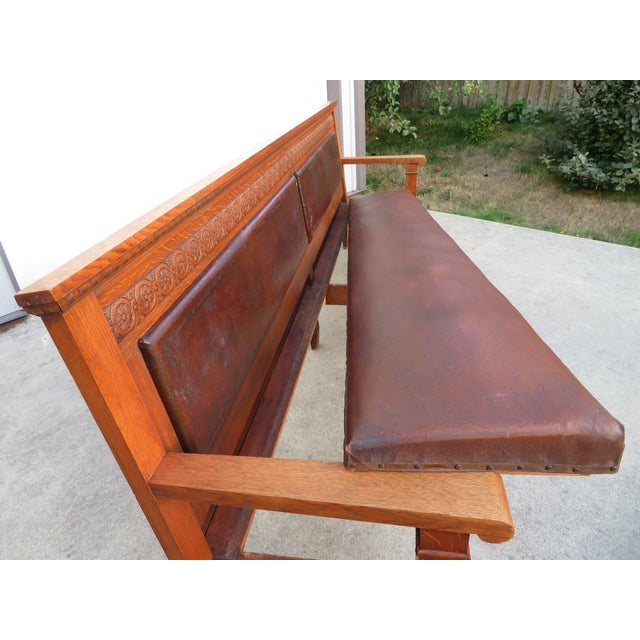 Rare 10ft Arts & Crafts Tiger Oak Leather Bench ~ Train Station or Fraternal Club Seating ~ Limbert / Stickley Craftsman Era For Sale - Image 17 of 18