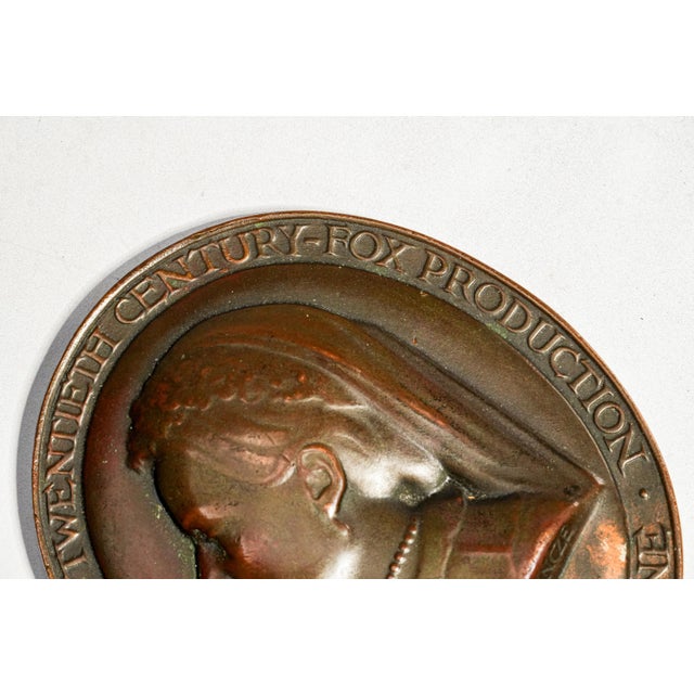 Rare 1950 the Mudlark Irene Dunne Queen Victoria Solid Bronze Movie Plaque Paperweight, 20th Century Fox Memorabilia For Sale - Image 4 of 10