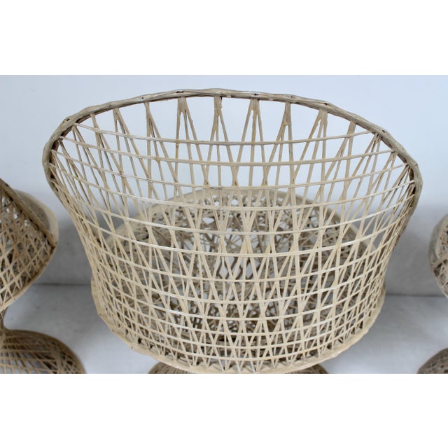 1950s Russell Woodard Spun Fiberglass Beige "Peacock" Cafe Table & 4 Chairs For Sale - Image 11 of 12