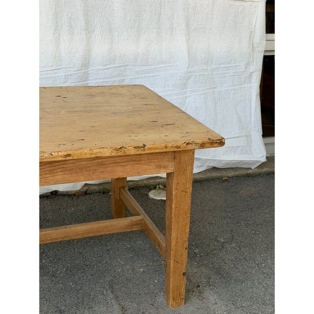 This is a mid 19th century English pine coffee table with a rustic, farmhouse style. It features a classic tapered legs,...
