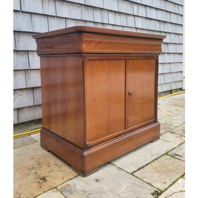 French Provincial Grange Cherry Wood French Louis Philippe Nightstand, 1990s For Sale - Image 3 of 9