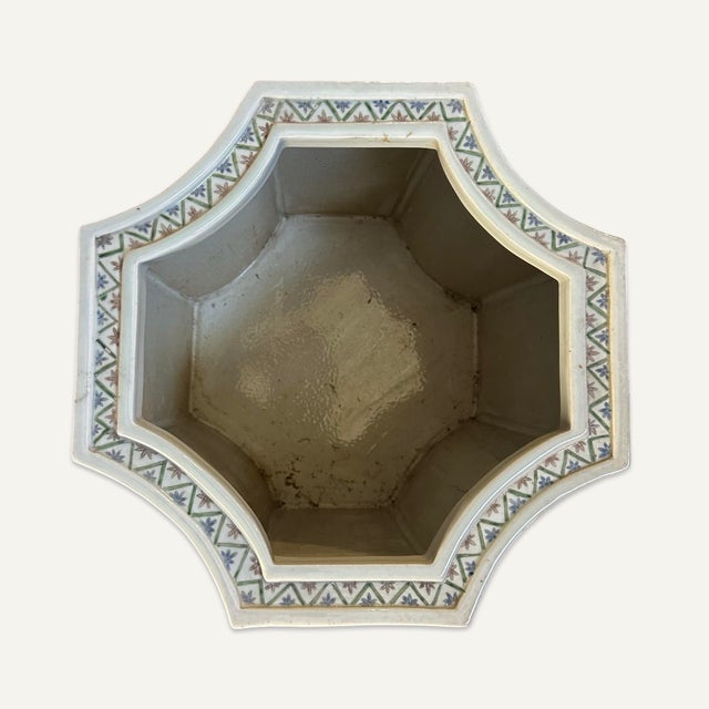 Yongzheng Period (1722-1735) Porcelain Jardiniere With Fine Enameling For Sale - Image 9 of 12