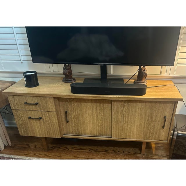 Brown Mid 20th Century Modern Oak Veneer Credenza or Media Console With Sliding Doors and Drawers For Sale - Image 8 of 11
