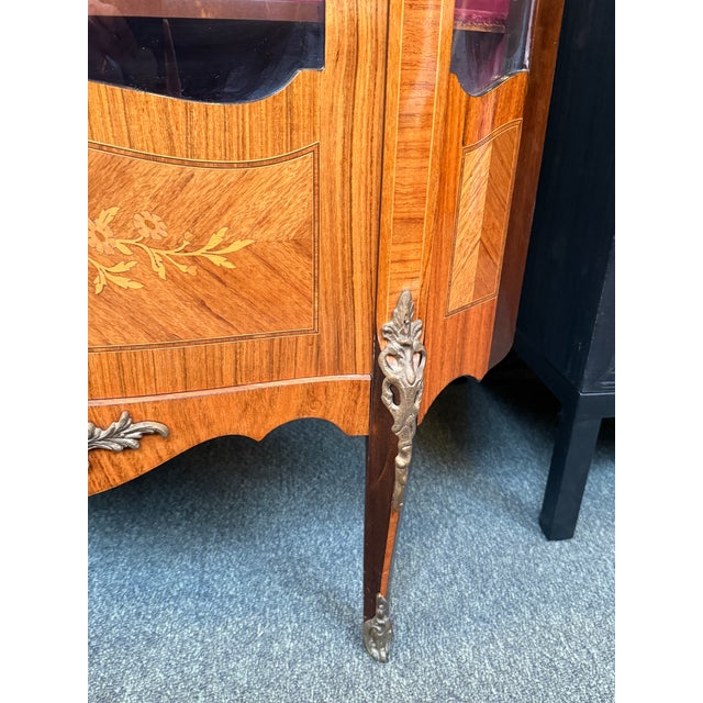 French Style Bow Front Corner Cabinet For Sale - Image 12 of 17