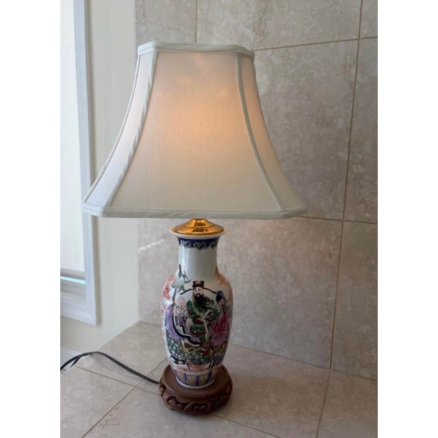 1960s Vintage Mid-Century Chinoiserie Famille Rose Porcelain Table Lamp For Sale - Image 5 of 6