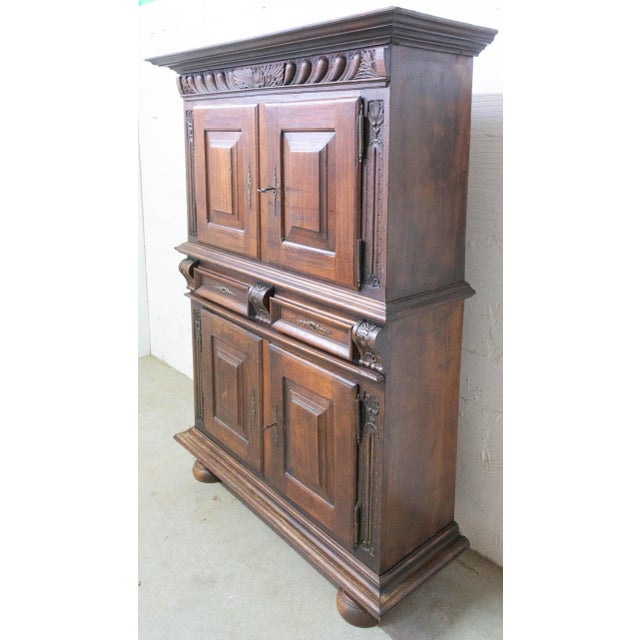 Spanish Gothic Revival Oak 2-Piece Buffet Cabinet, Late 19th Century, in Good conditions. Designed before 1890