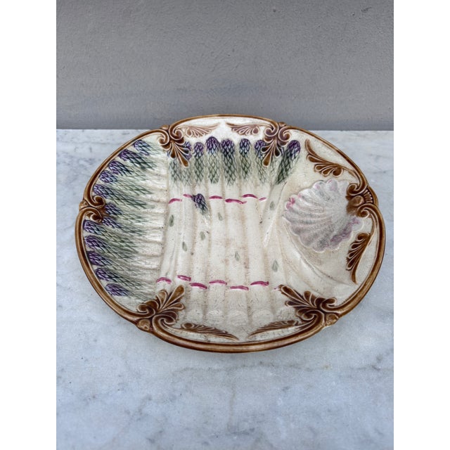French Majolica asparagus plate Onnaing, circa 1890.