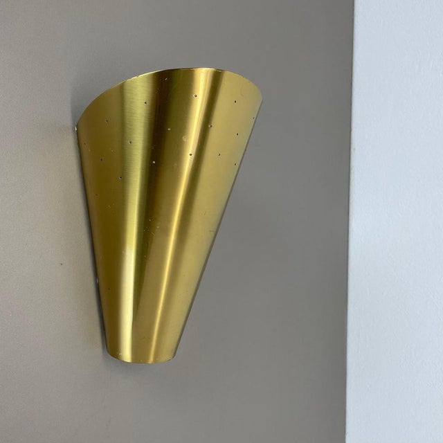 Gio Ponti Brass Hole Pattern Theatre Wall Light in the style of Stilnovo, Italy, 1950s For Sale - Image 4 of 17