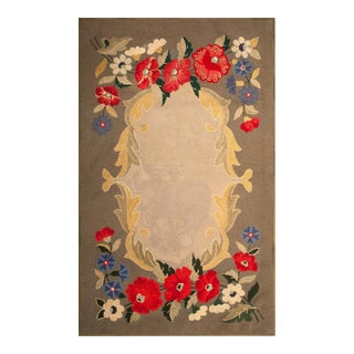 1930s Gray Roses Medallion Antique American Hooked Rug 2'11" X 4'9" Knotted Pile Wool Carpet For Sale