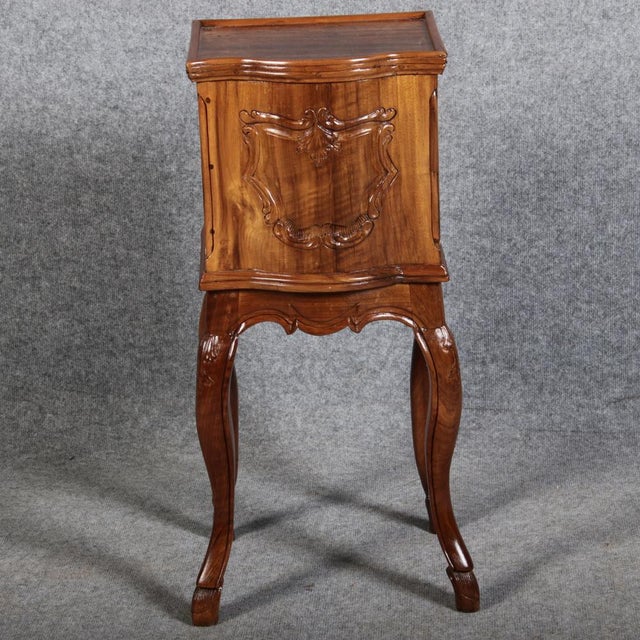 Antique Baroque Rococo Side Table in Walnut, 1750 For Sale - Image 11 of 18