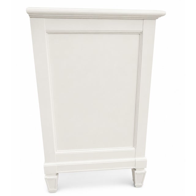 Baker Furniture Company Vintage Baker Furniture Nine-Drawer Dresser – Benjamin Moore Simply White Oc-117 For Sale - Image 4 of 8