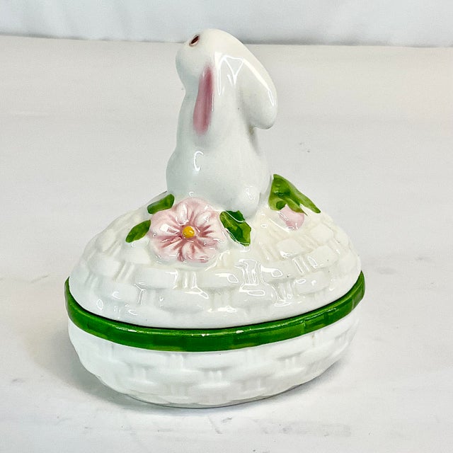 1980s Vintage Hollywood Regency Coastal Egg & Bunny Trinket Box - Easter For Sale - Image 6 of 12