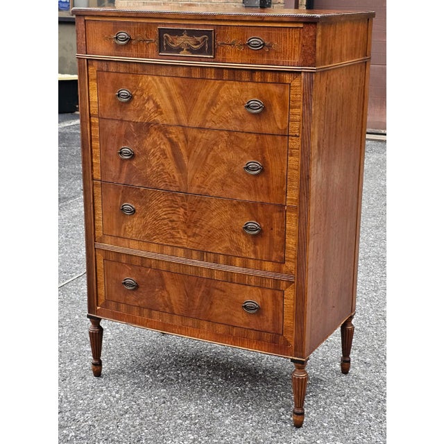 Hepplewhite Sligh Furniture Hepplewhite Crotch Mahogany Crossbanded Chest of Drawers For Sale - Image 3 of 12