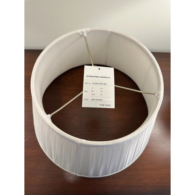 Traditional Boxed Pleated Linen Lamp Shade For Sale - Image 3 of 3