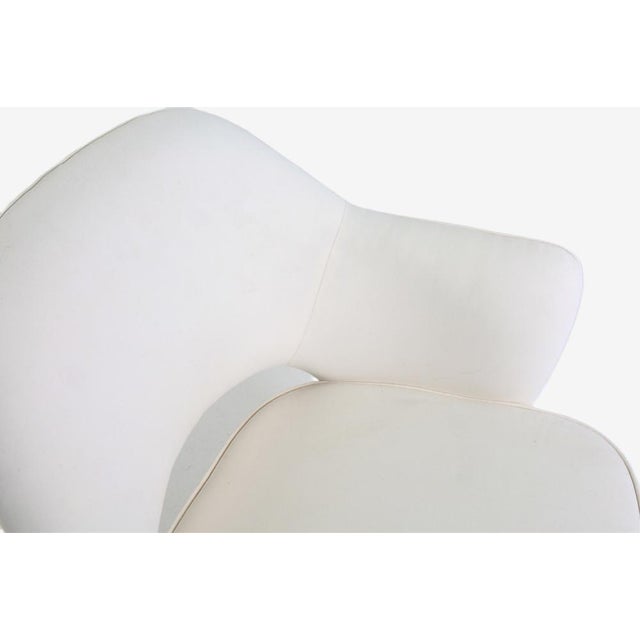 1980s Plush Creamy White Executive Chair Attributed to Saarinen for Knoll For Sale In Miami - Image 6 of 9