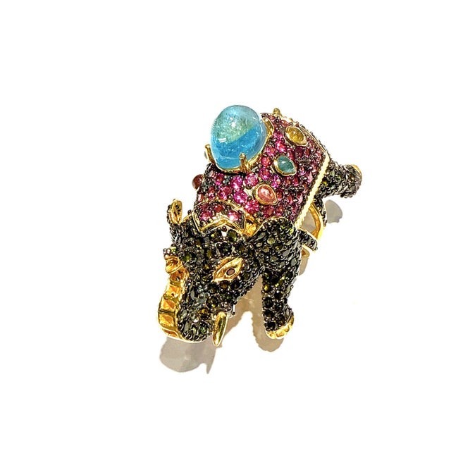 Bochic “Orient” Neoclassical Elephant Sapphire & Aquamarine Ring Set 18K Gold For Sale - Image 11 of 12