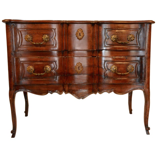 18th Century French Louise XV Walnut Commode For Sale
