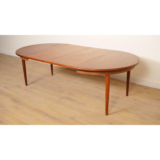 Vintage Extendable Round Dining Table in Teak For Sale - Image 3 of 18
